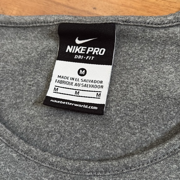 Nike/Under Armour Gray and Lavender Long Sleeve Tops (M) - Picture 3 of 3